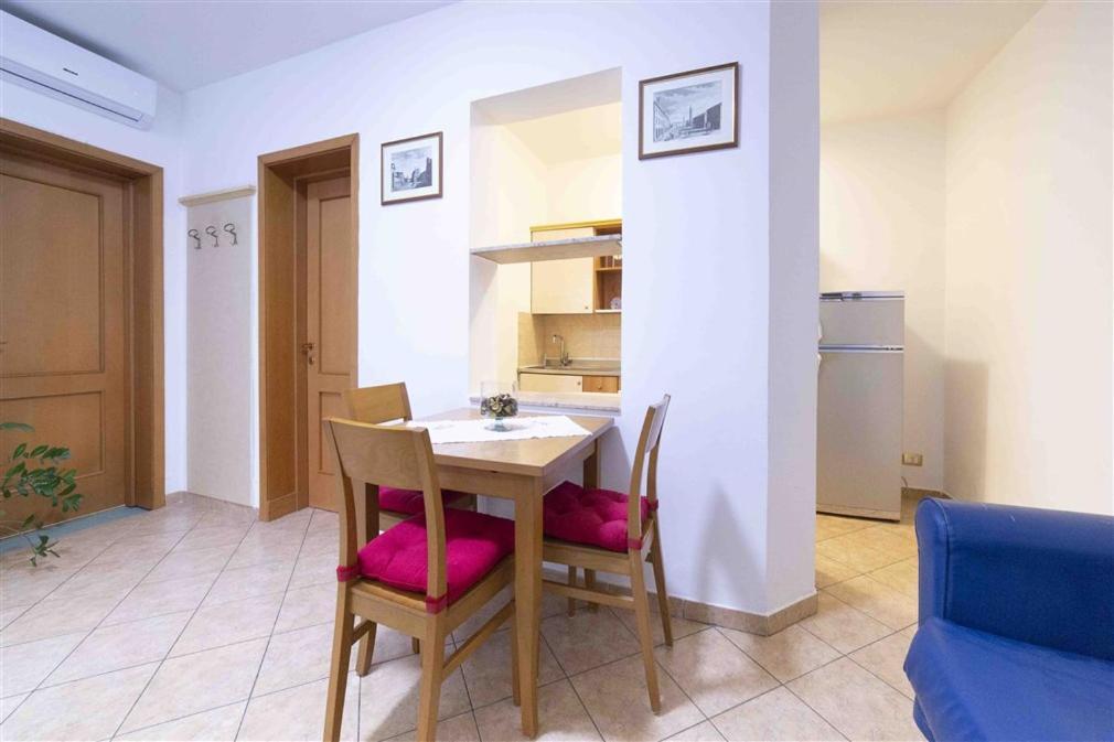Residenza Melucci Aparthotel Rimini Buitenkant foto