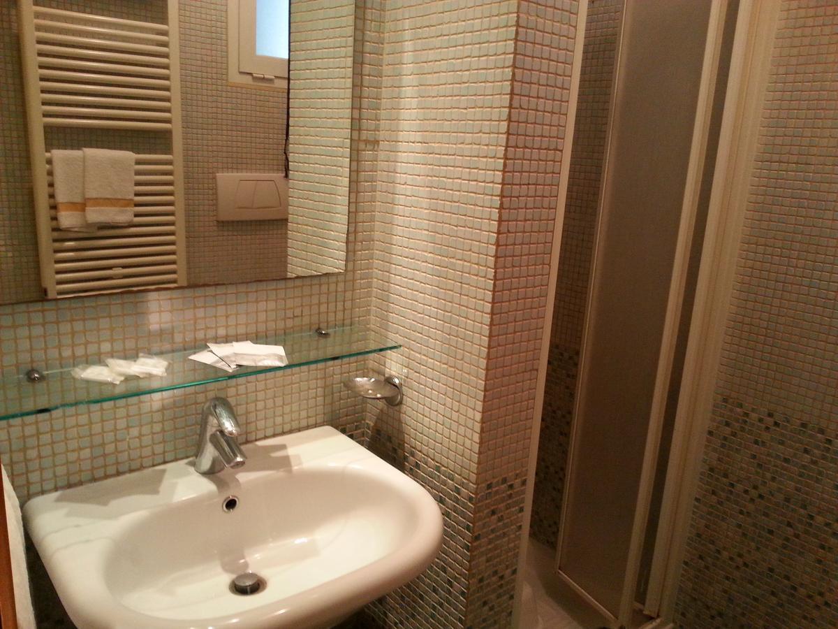 Residenza Melucci Aparthotel Rimini Buitenkant foto