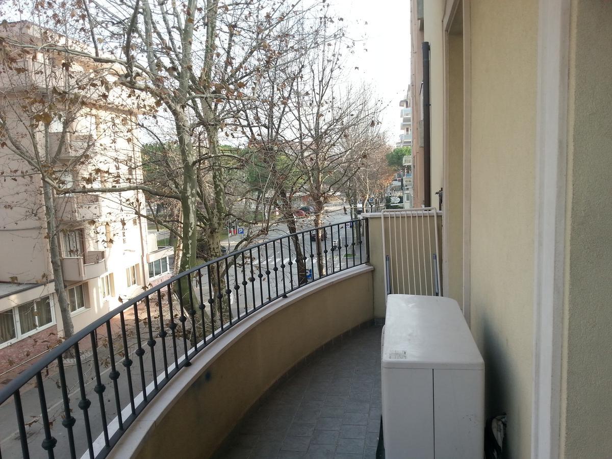 Residenza Melucci Aparthotel Rimini Buitenkant foto