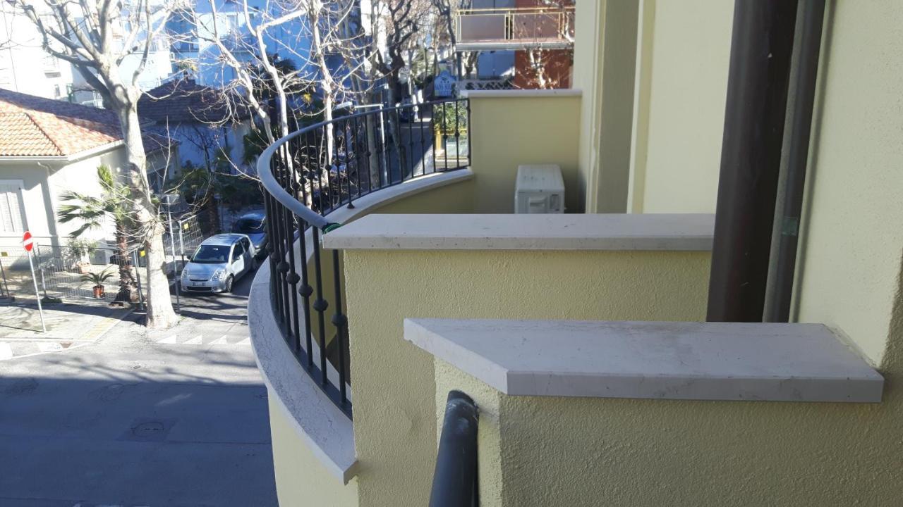 Residenza Melucci Aparthotel Rimini Buitenkant foto