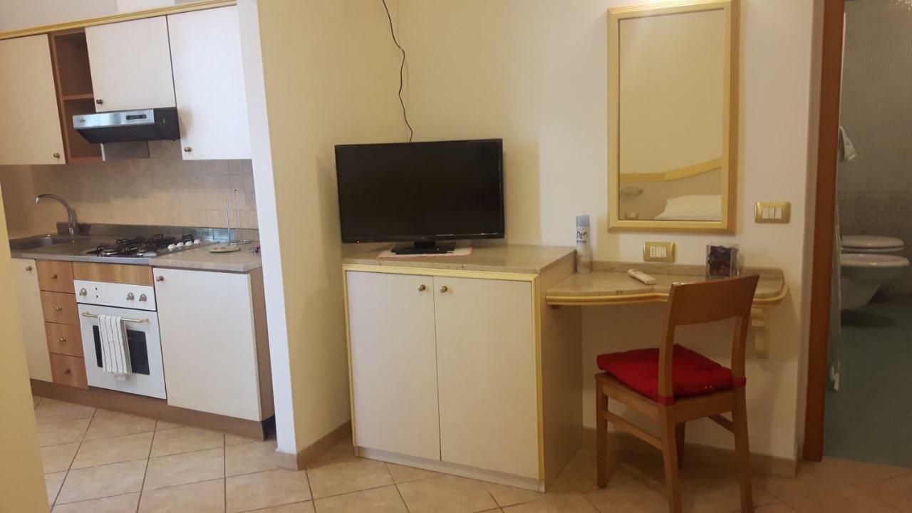 Residenza Melucci Aparthotel Rimini Buitenkant foto